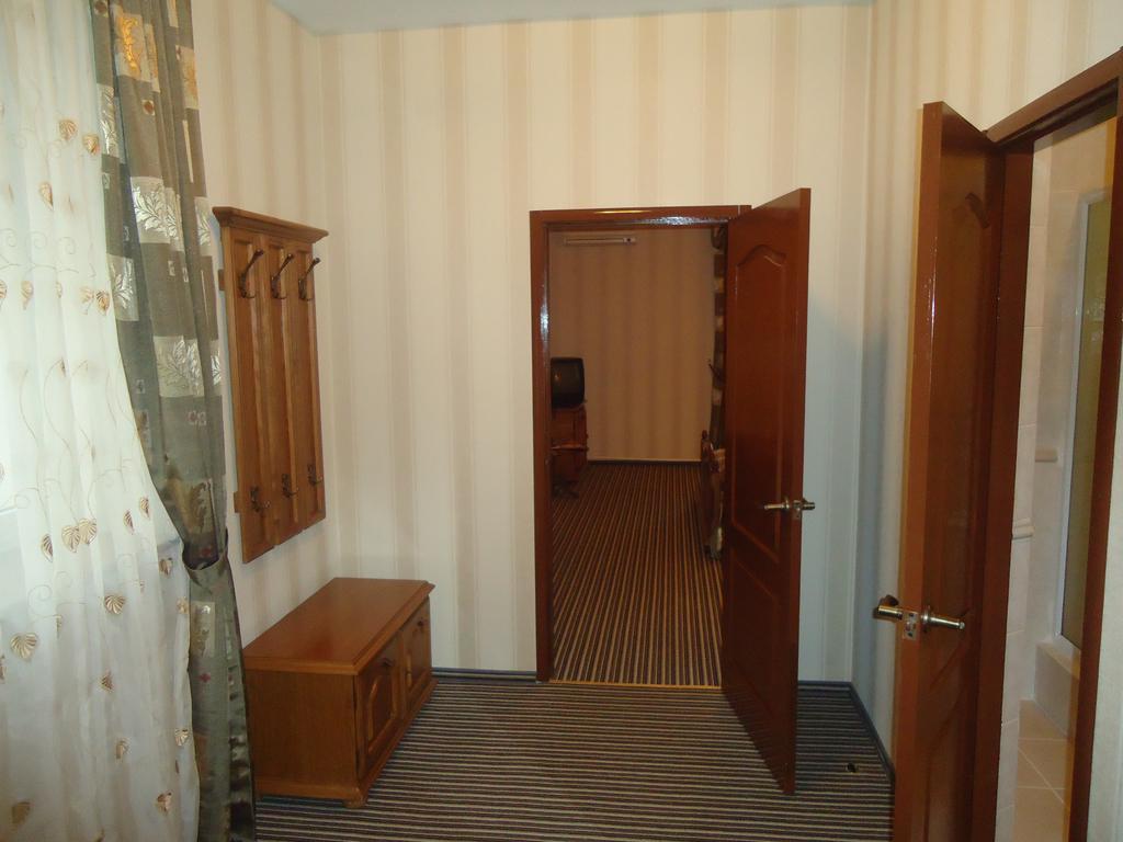 John Hughes Hotel Donetsk Bilik gambar