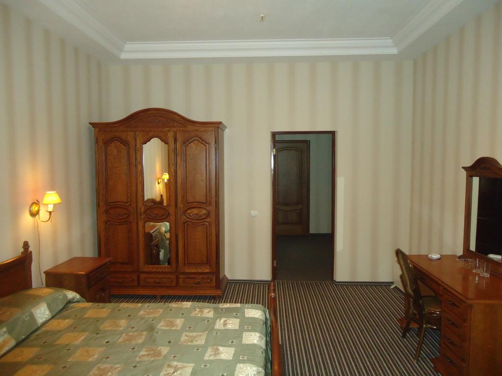 John Hughes Hotel Donetsk Bilik gambar